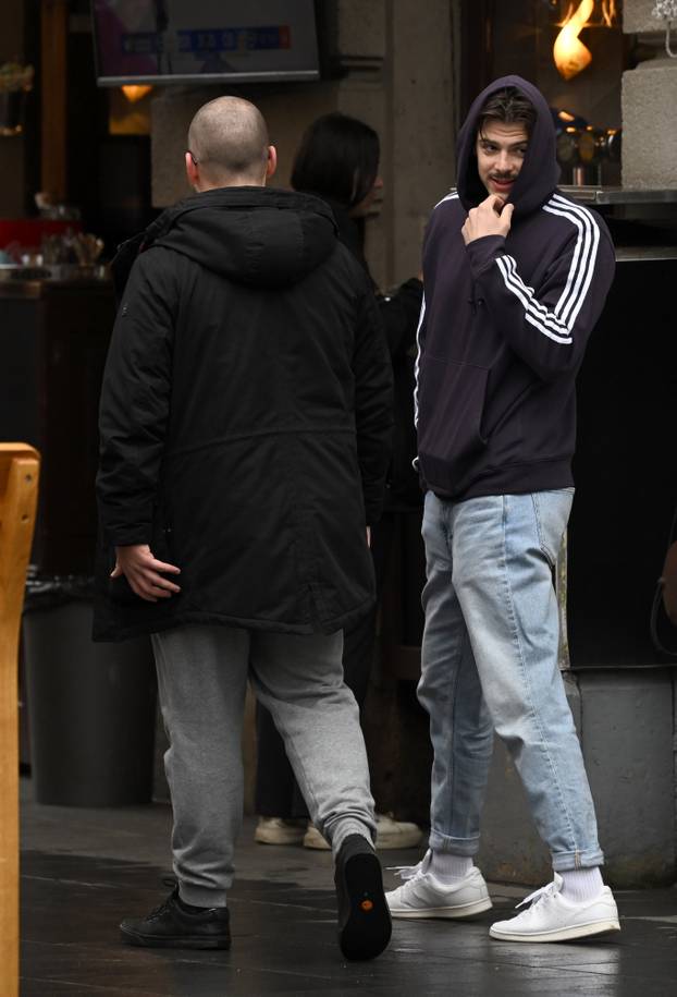 Zagreb: Filip Glavaš prošetao je gradom u društvu prijatelja