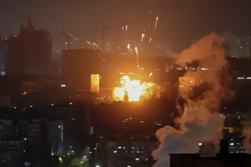 Noć užasa u Kijevu. U ruskom napadu stradale škola i bolnica. Poginula najmanje jedna osoba