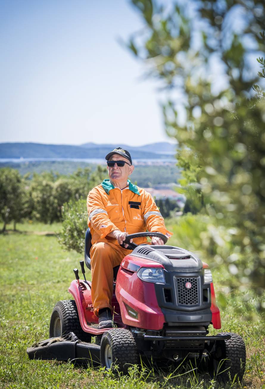 Sibenik, 19.05.2022 - Portret farmera Milana Ercegovica za Ljubav je na selu