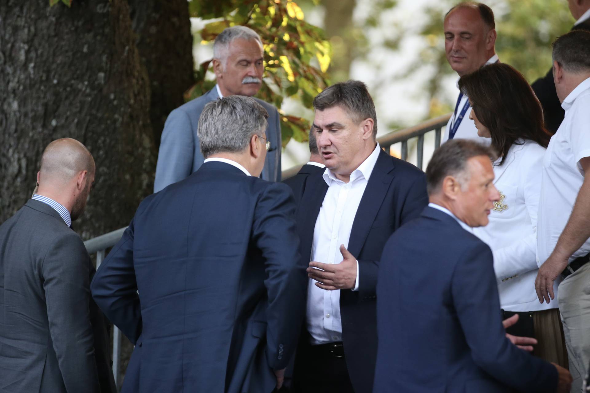 Sinj: Zoran Milanović i Andrej Plenković u razgovoru nakon završetka Alke