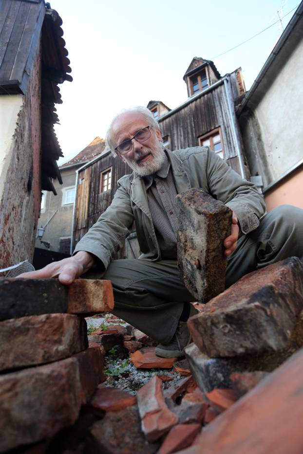 Zagreb: Radivoj Jovi&ccaron;i&cacute; skuplja cigle po gradu za gradnju ku&cacute;e