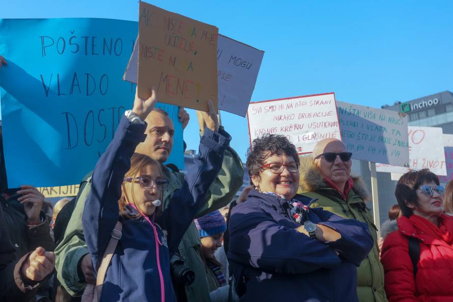 'Vlada je najgori razred' i ostali genijalni transparenti učitelja