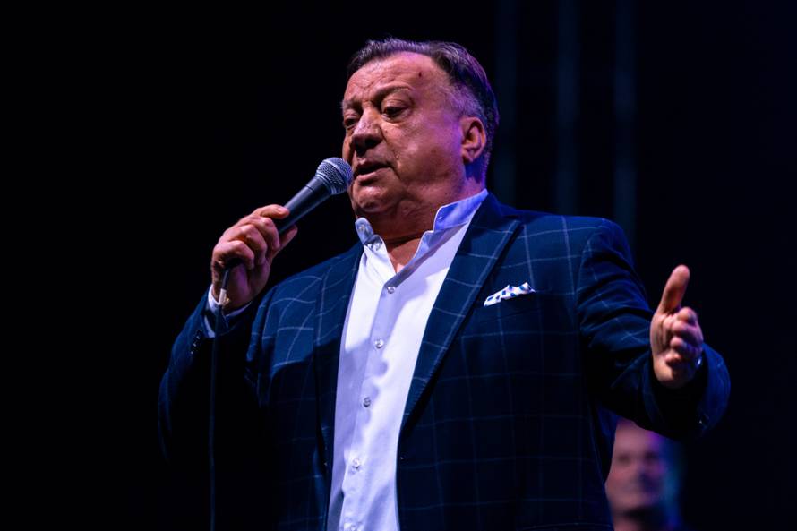 Osijek: Koncert Halida Bešlića u dvorani Gradski vrt