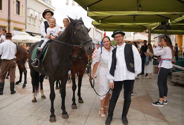 Dječje vinkovačke jeseni: Spoj folklora i slavonskih pjesama
