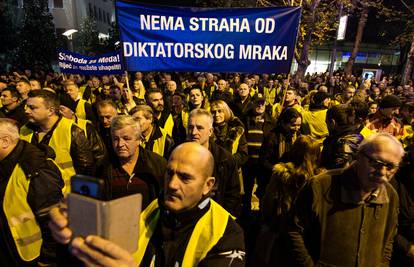 'Žuti prsluci' i u Crnoj Gori: Na ulice izašlo 1000 prosvjednika