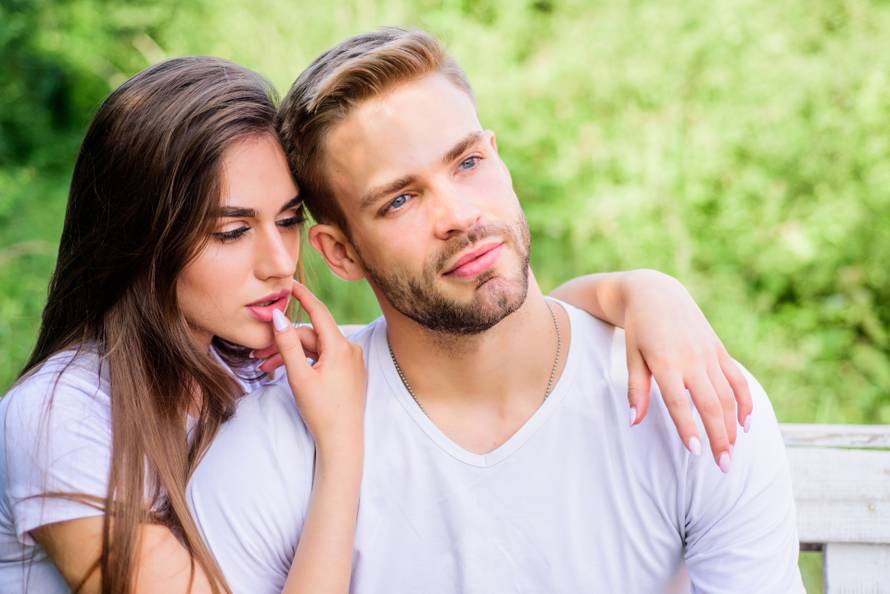 Što za vašu vezu znači ako se partneru i dalje sviđaju druge?
