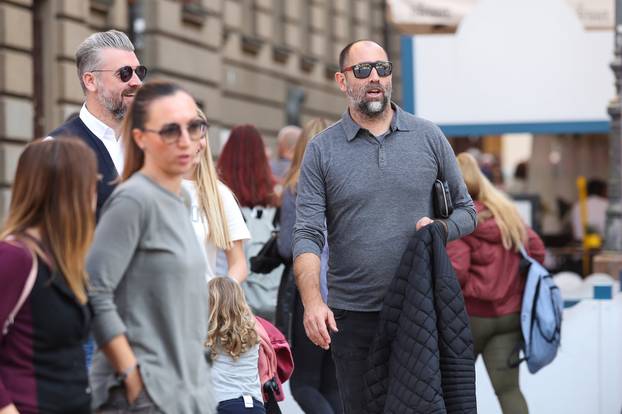 Zagreb: Stipe Pletikosa i Igor Tudor prošetali Cvjetnim trgom