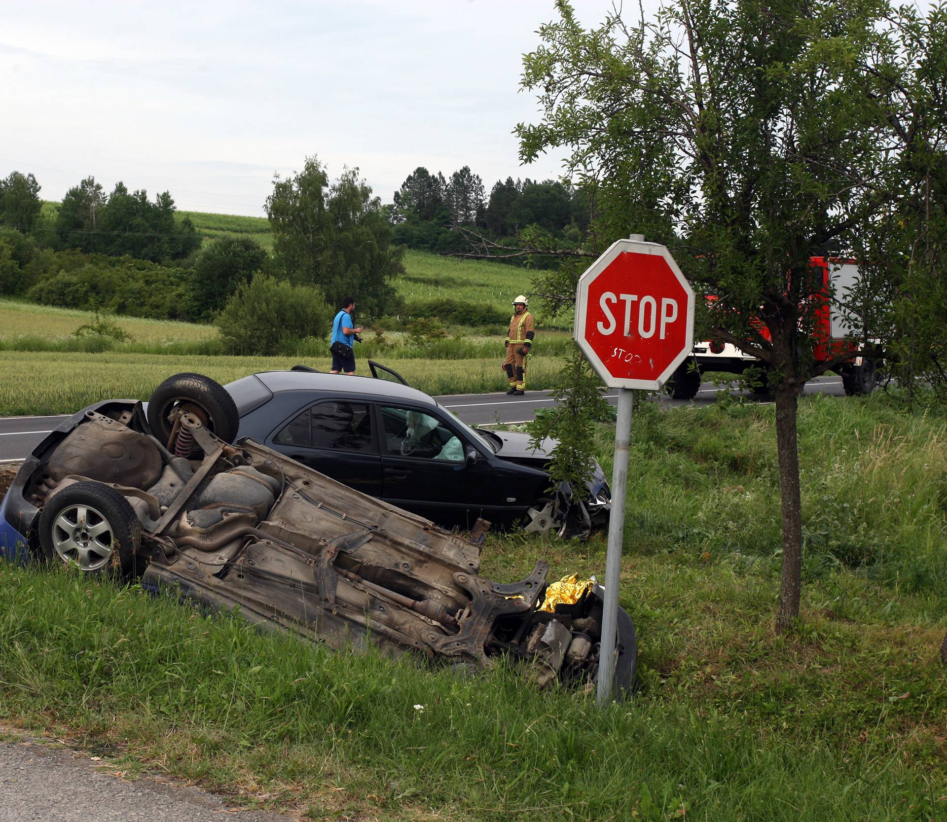Sudarili se Mercedes i Audi kod Požege: Ozlijeđeno dvoje ljudi