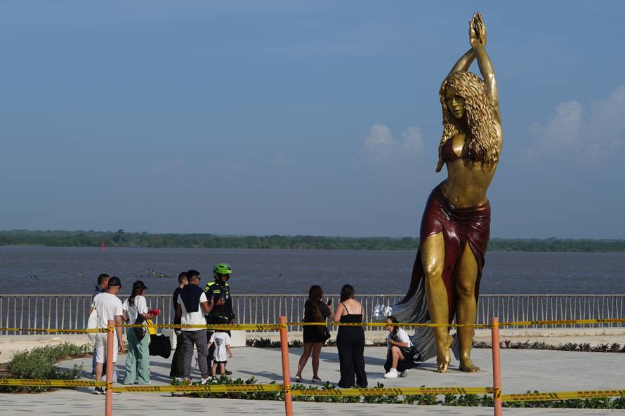 - Popularna kolumbijska pjeva?ica Shakira dobila je  kip sebe u svojem rodnom gradu Baranquilli.