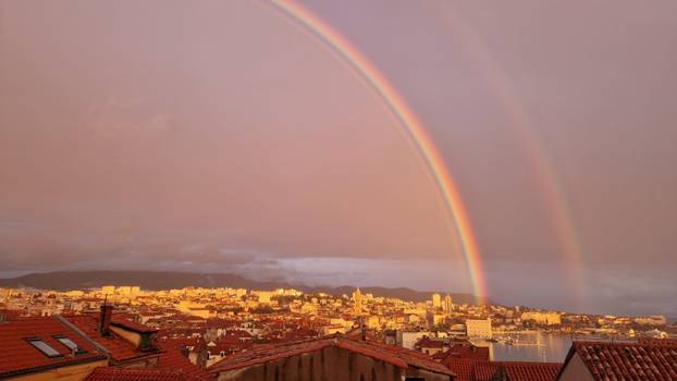 FOTO Duga razveselila Splićane: 'Nikad ljepšu nisam vidio!'