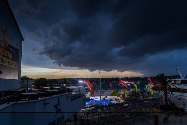 Novalja: Dolazak olujnog nevremena nad Novalju