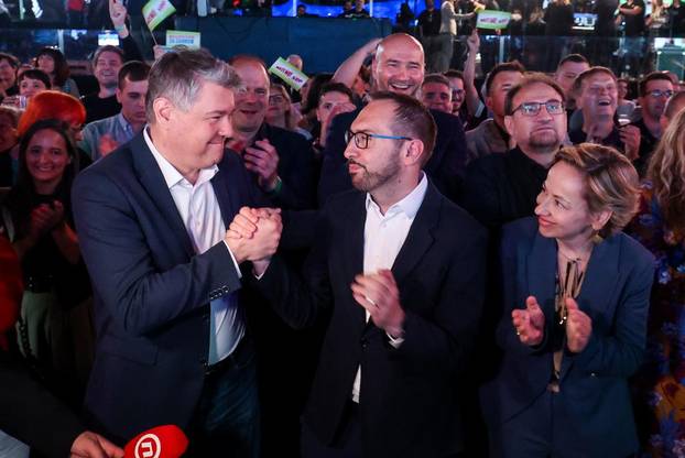 Zagreb: Oduševljenje u stožeru stranke Možemo! i SDP-a nakon prvih rezultata