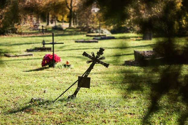 Zagreb: Psihijatrijsko groblje Vrapče ima upaljenu tek pokoju svijeću na blagdan Svih svetih