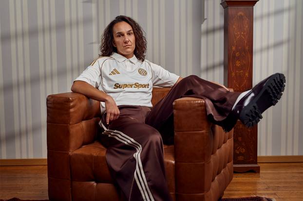 FOTO Hajduk je predstavio treći dres. Slavi 100 godina operete