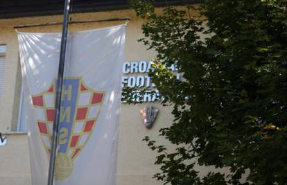 Na kući hrvatskog nogometa spustili zastavu na pola koplja