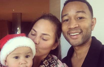 John Legend otkrio: Naša Luna zbog poklona počela je puzati