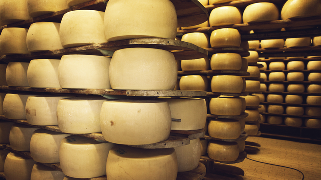 Proizvođača Grana Padano sira u Italiji ubio - sir: Kolutovi pali s polica i zdrobili 74-godišnjaka