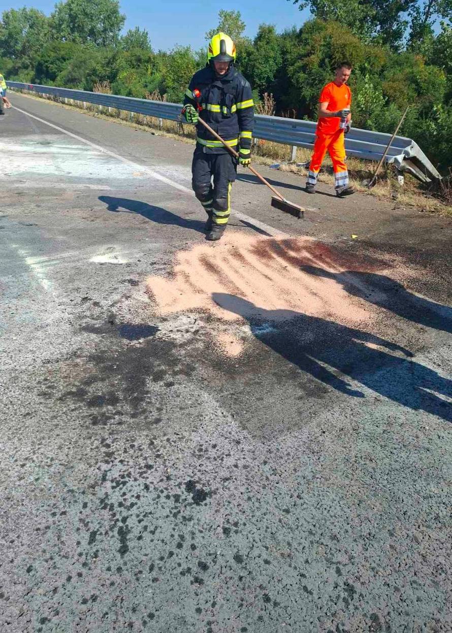VIDEO Užas kod Nove Gradiške: Više ozlijeđenih u nesreći na A3. 'Gadno, autu je ispao motor...'