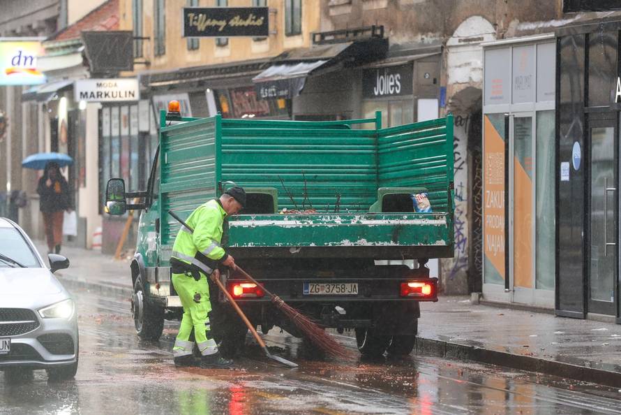 Zagreb: Započelo čišćenje Ilice