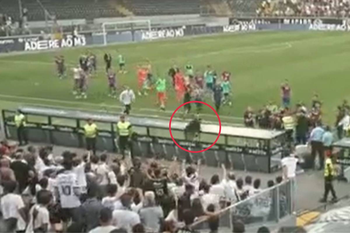 VIDEO Portugalci gađali igrače Hajduka stolcima sa stadiona, kondicijski trener krvave glave!