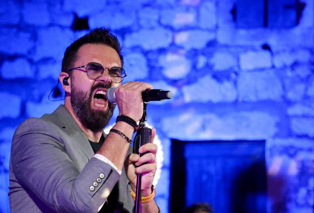 FOTO Grašo i Domenica nastupili u Zadvarju, trudna Hana Huljić je bila u publici i sve pratila...