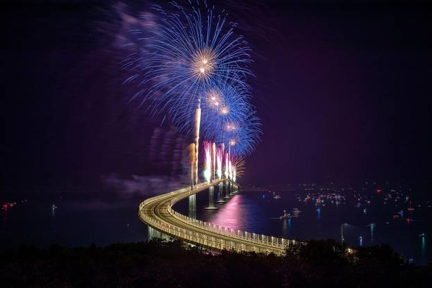Vatromet nakon svečanosti otvorenja Pelješkog mosta