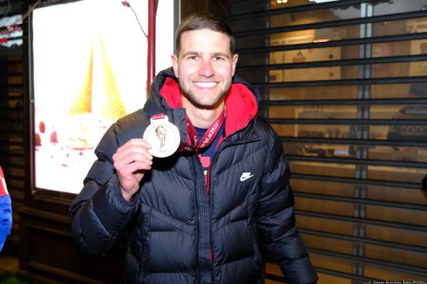 Zagreb: Reprezentativci nakon dočeka na Trgu proslavili u kavani Johann Franck