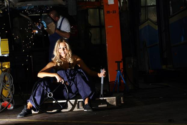 ARHIVA 2010. - Zagreb: Tina Katani? u mehani?arskoj radioni ZET-a