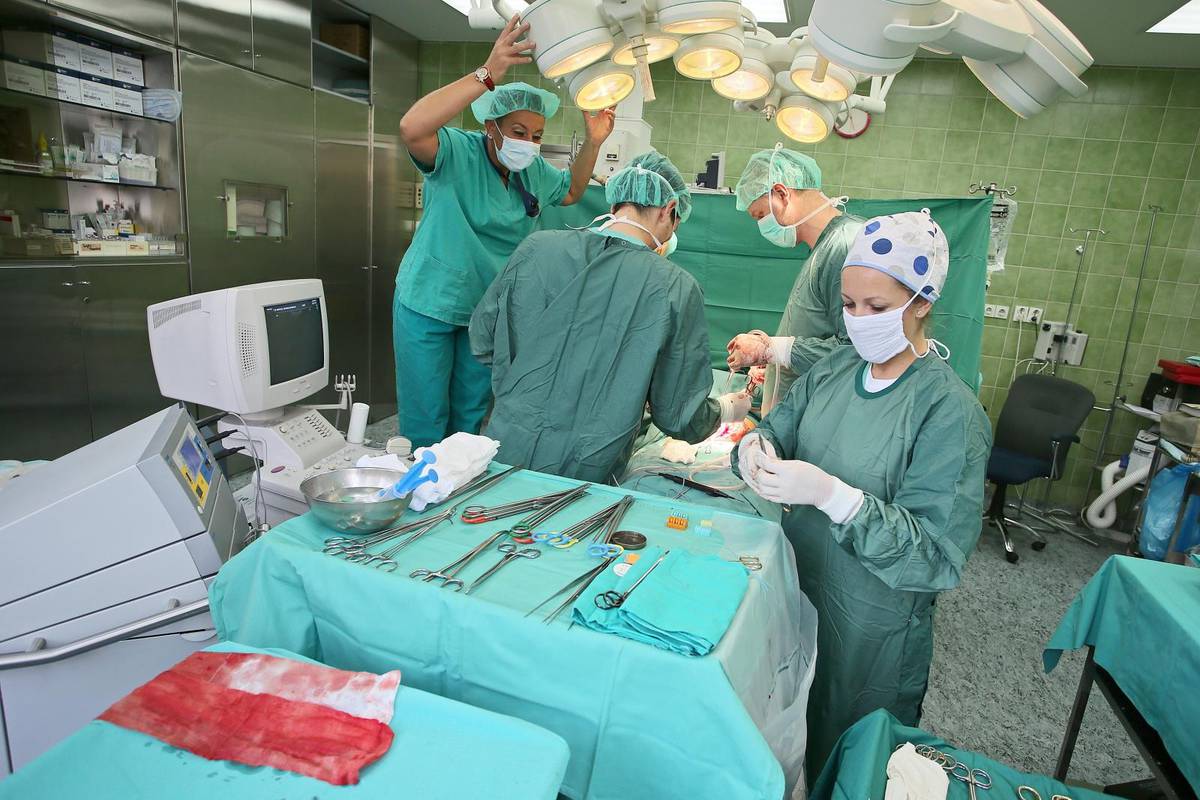 Transplantacijski timovi,  ljudi koji žive da bi spašavali živote, su istinski velikani društva