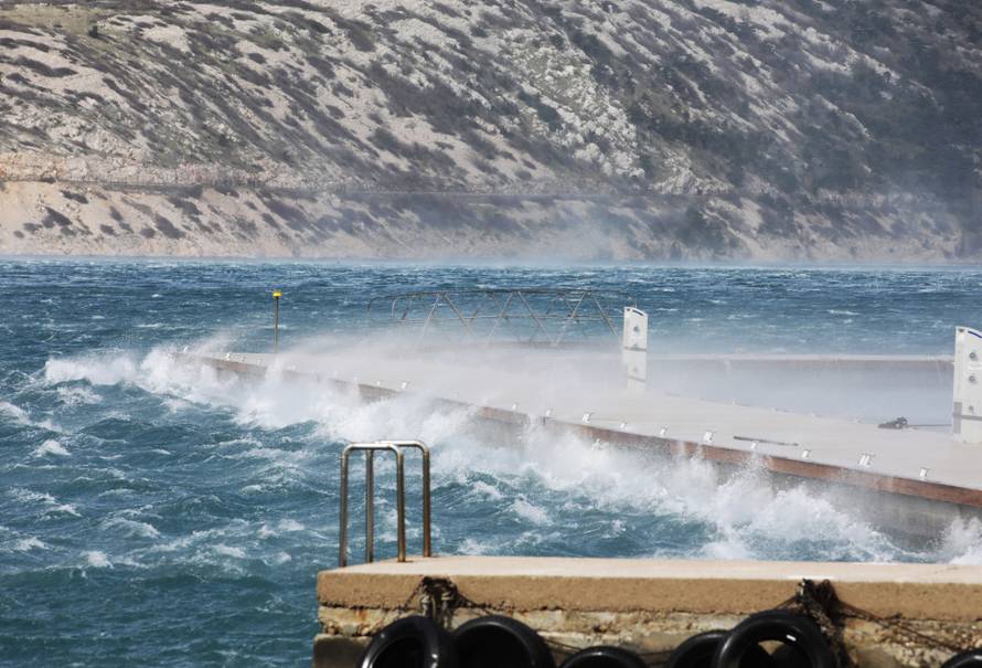Bakarac: Olujna bura u Bakarskom zaljevu