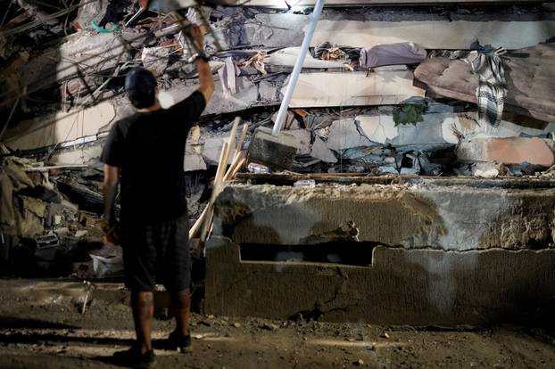 Aftermath of an earthquake, in Cali