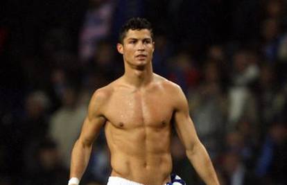 Ako već nije na travnjaku: 'Ronaldo je bog u krevetu'