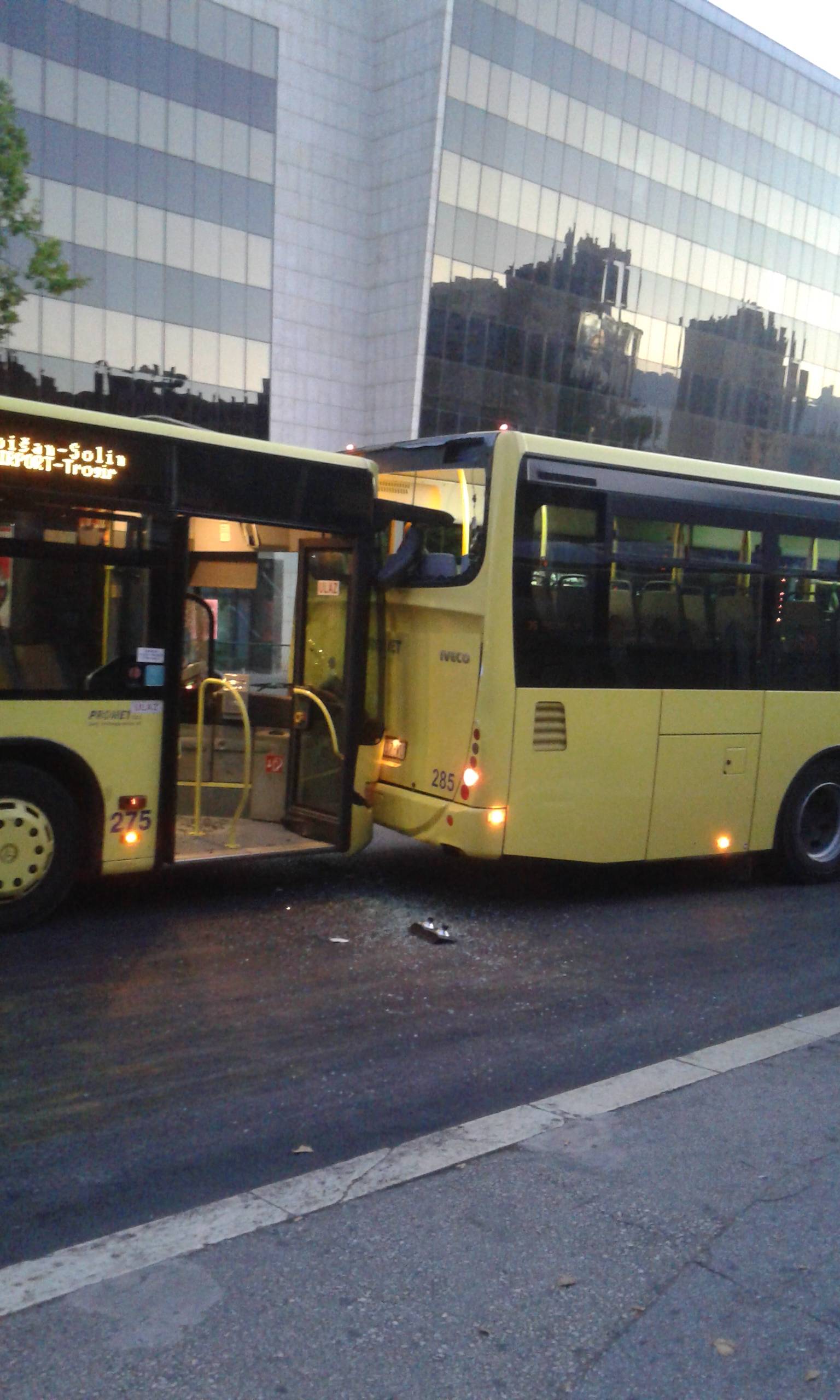 Huligani vozače busa vrijeđaju, udaraju bokserima, cipelare...