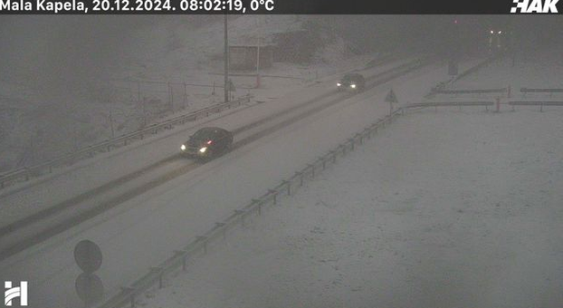 FOTO Ovako izgledaju autoceste jutros, sve pod snijegom. Nema pravca za kamione prema Istri