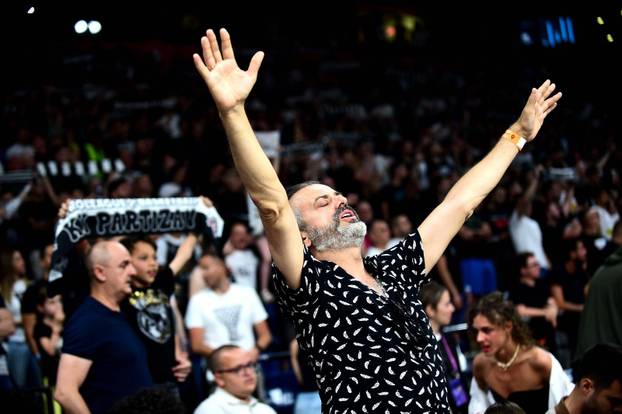 Beograd: Sergej Trifunović sa suprugom pratio treću utakmica finalne serije ABA liga između Partizana i Budućnosti