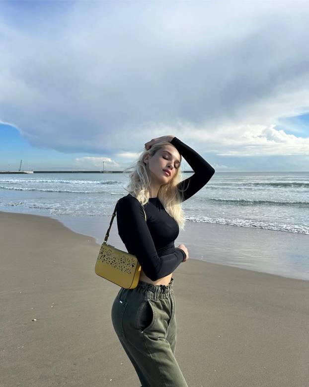 FOTO Srpska voditeljica osvojila euroligaške parkete, zablistala i u Zadru. Govori tri strana jezika