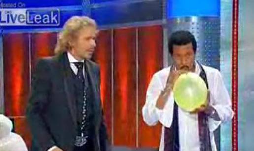 Lionel Ritchie pjevao na heliju na javnoj televiziji