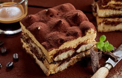 Jednostavan recept: Tiramisu od čokolade i kave koji se ne peče