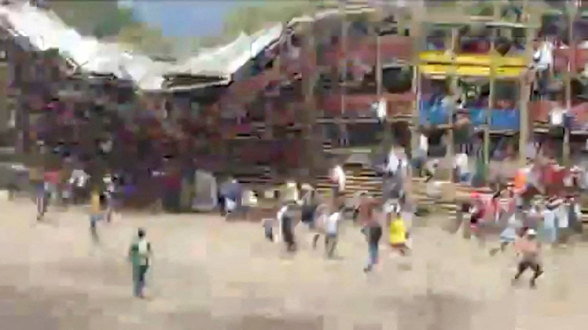 Stands collapse during the celebration of the San Pedro festivities in El Espina