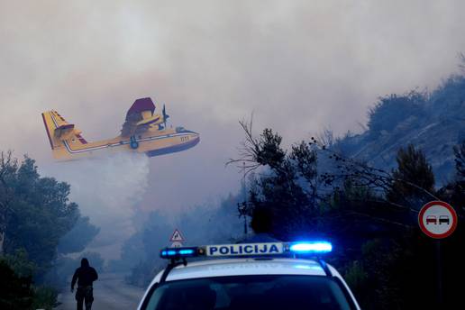 VIDEO Požar kod Šibenika vatrogasci stavili pod kontrolu