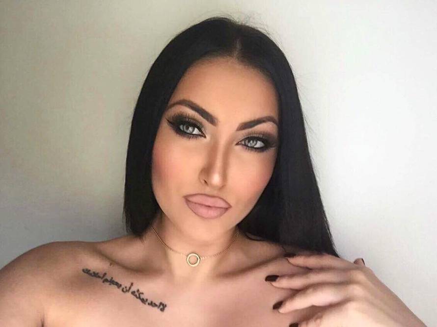 'Žene su ljubomorne na mene, misle da ću im ukrasti dečka'