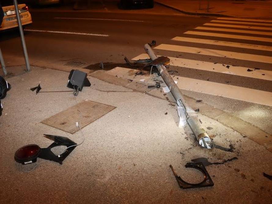 Kaos u centru Zagreba: Vozač bez vozačke i s 2.76 promila sletio s ceste i zabio se u stup