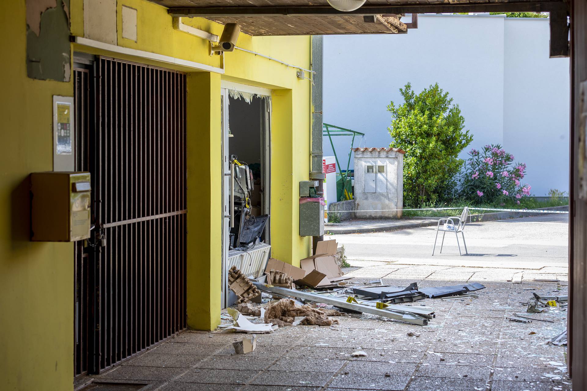 U selu Marčana raznesen bankomat nedaleko škole i vrtića