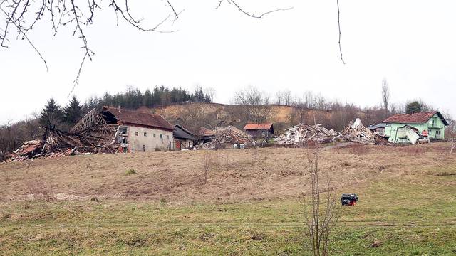 Učenike ranije poslali kućama: Provjeravaju pukotine na školi