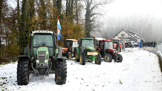 Velika Pisanica: Prosvjed podrške svinjogojcima trajao tek sat vremena jer je postignut dogovor s Vladom