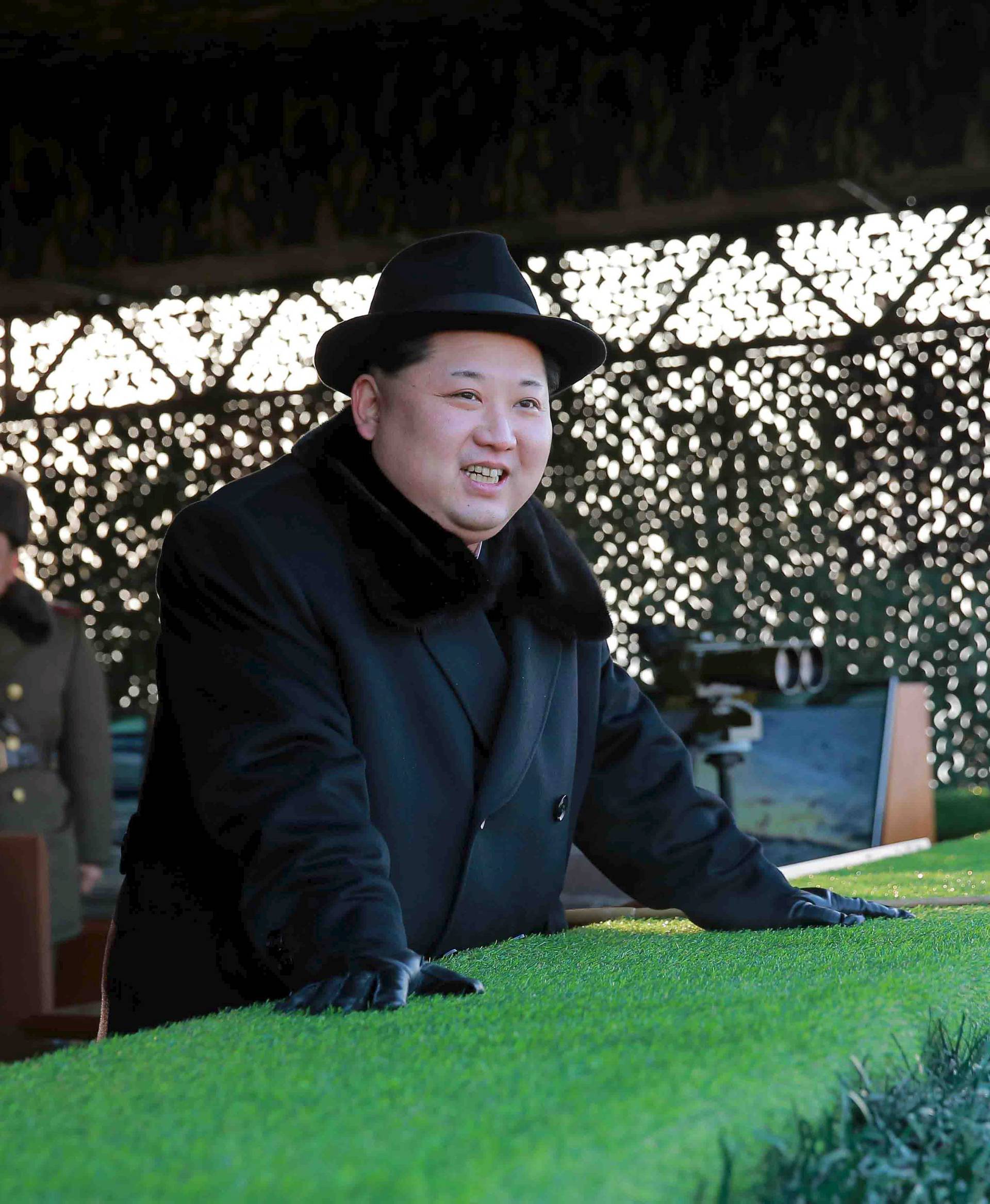Kim Jong-un zabranio nošenje traperica i sve vrste piercinga