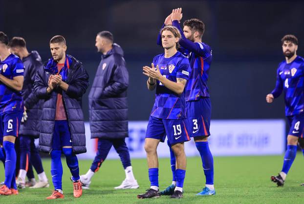 Slavlje hrvatskih igrača nakon pobjede u suretu sa Škotskom