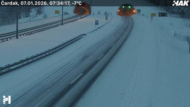 FOTO Autoceste diljem Hrvatske zametene snijegom, pogledajte