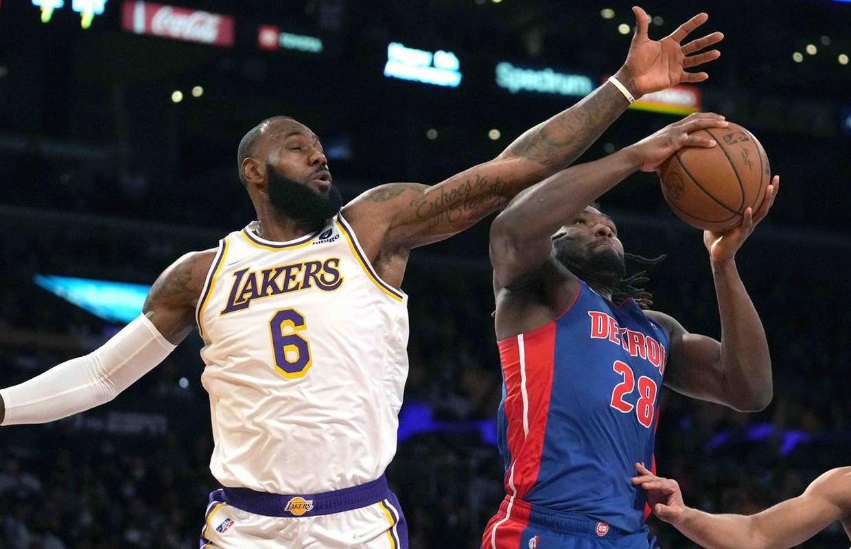 VIDEO Curry natrpao Clipperse, LeBron održao lekciju Detroitu