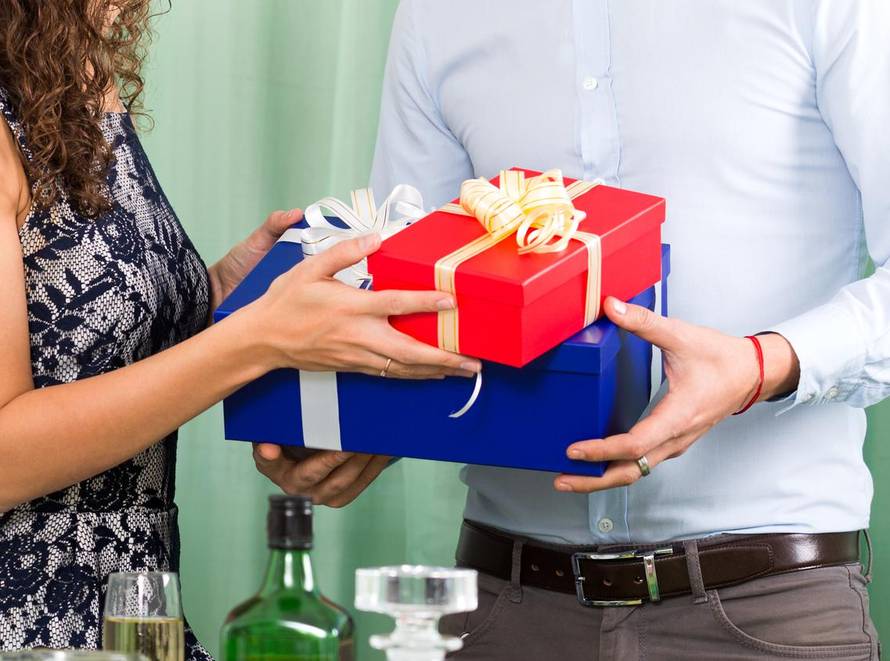 Najbolji i najgori pokloni: Jedni donose sreću, a drugi baš i ne